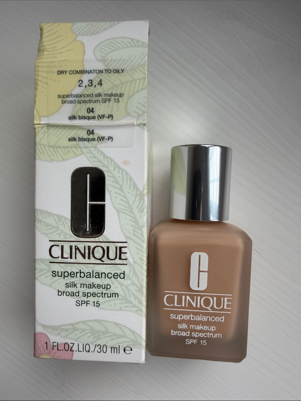 Clinique Superbalanced Silk Makeup - Silk Bisque